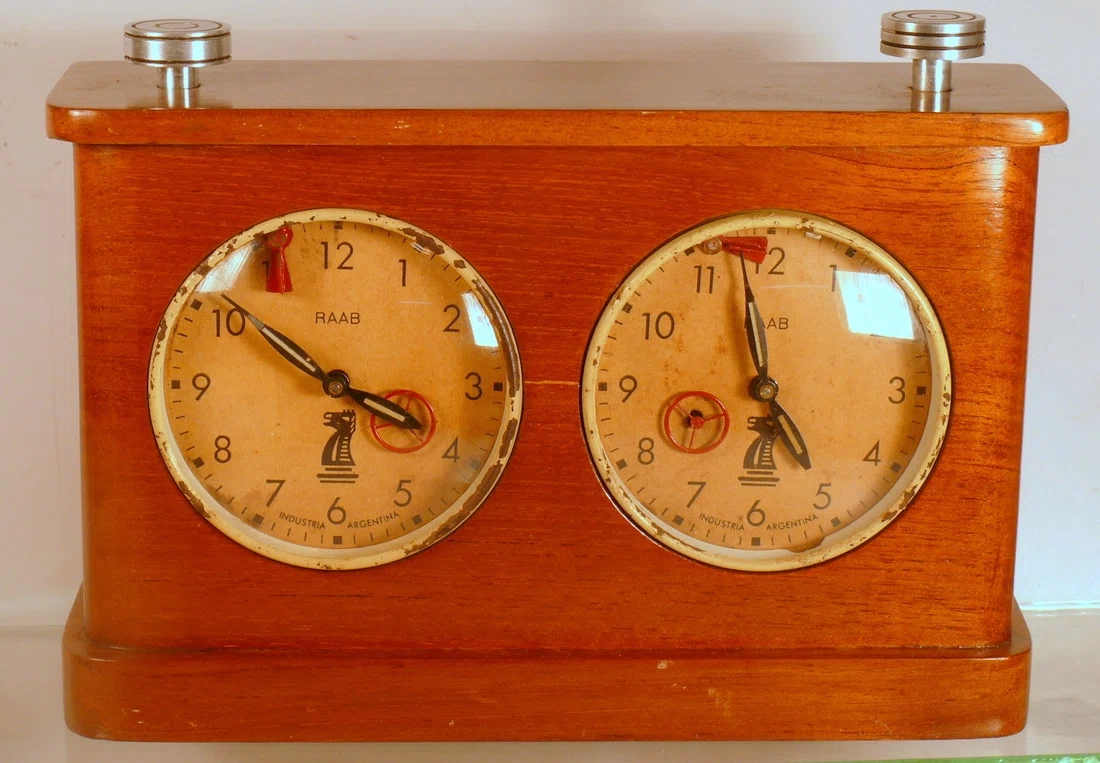 RC Relojes Argentina Mid-to-late 20th century Argentine-made mechanical tournament chess clock produced under the “RC Relojes” branding with standardized dual-dial construction and wooden casing.