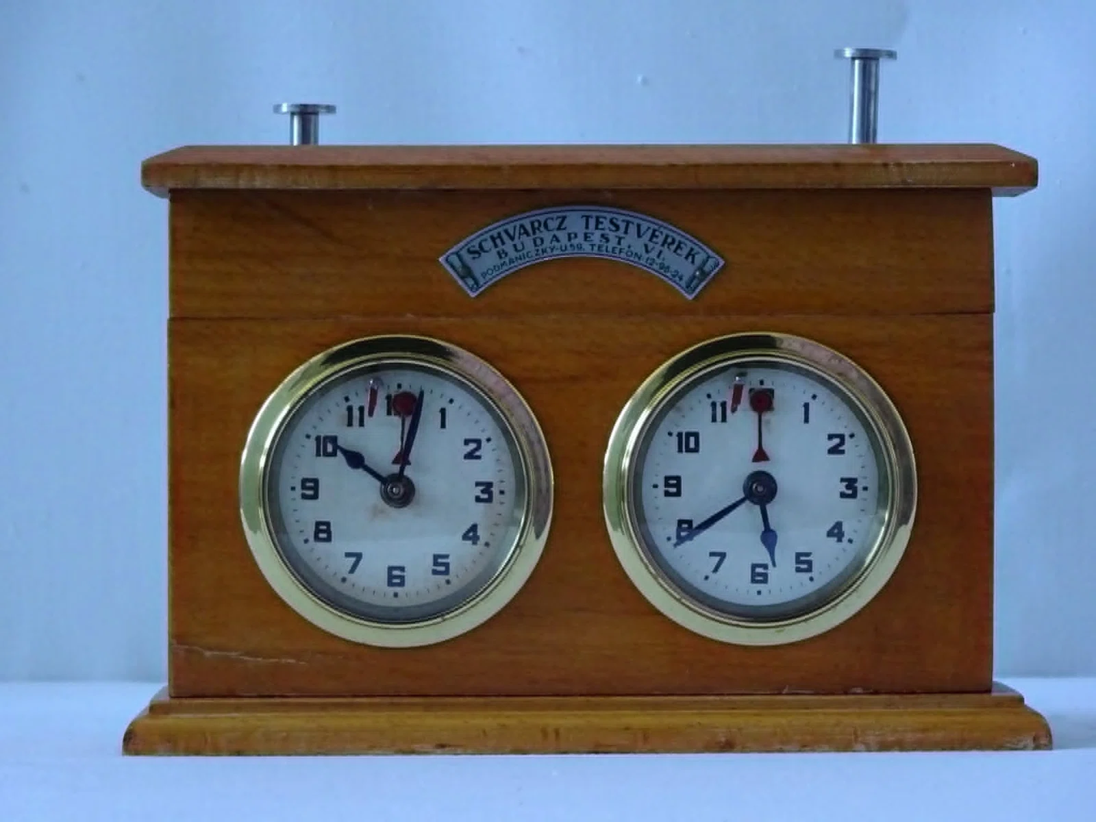 Schvarcz Brothers clock with a retailer’s plate above the dials.