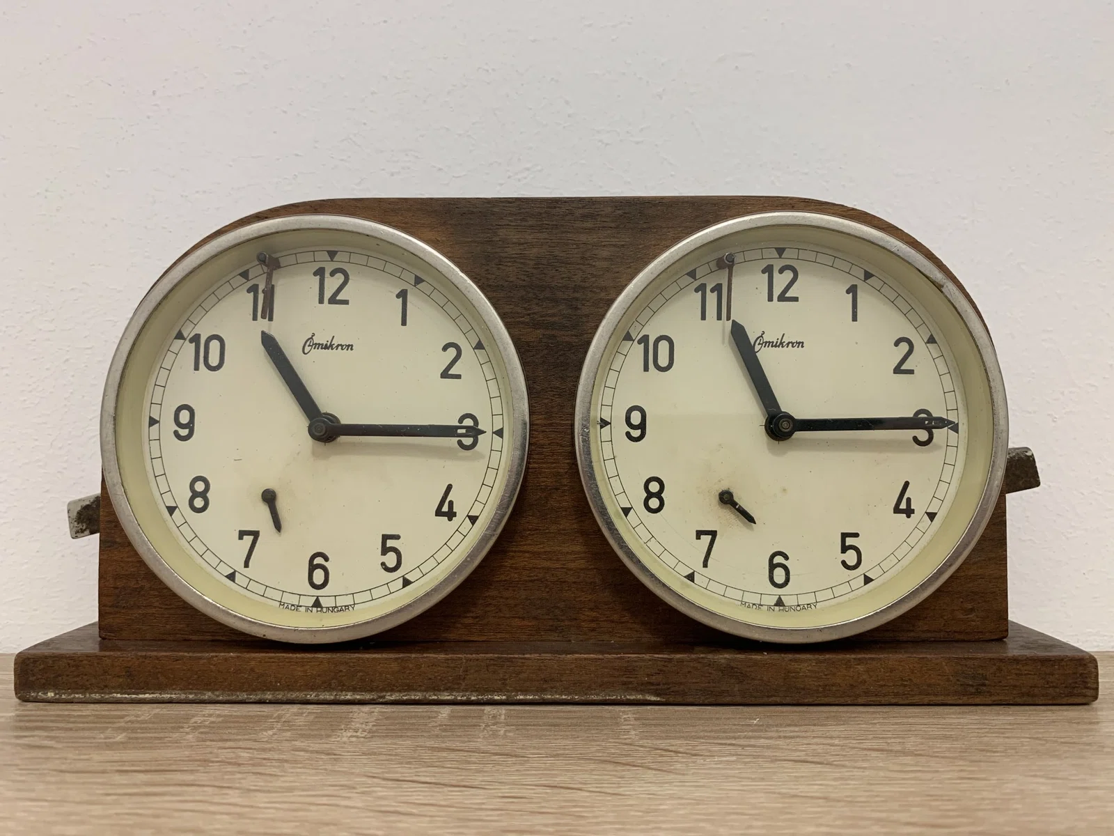 Omikron clock with two separate round units.