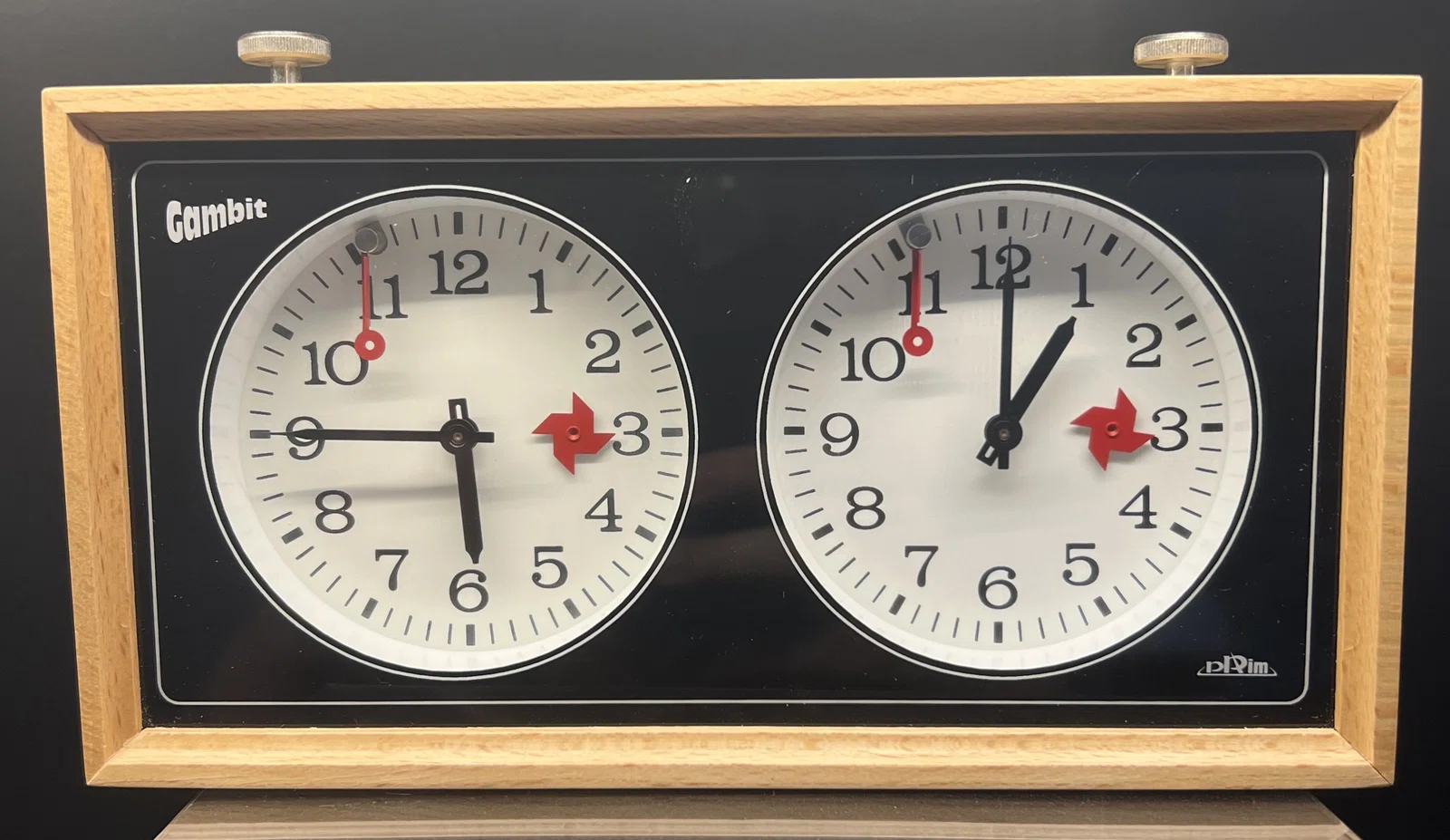 PRIM Gambit clock in a wooden case.