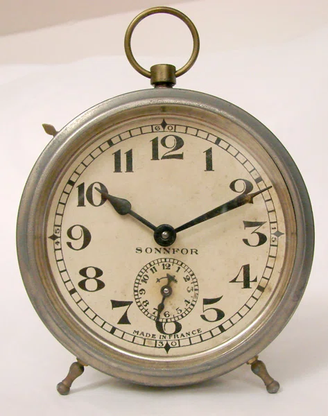 Bayard “Sonnefor” Mechanical Alarm Clock, Manufactured at Saint-Nicolas-d’Aliermont Beginning in 1922.