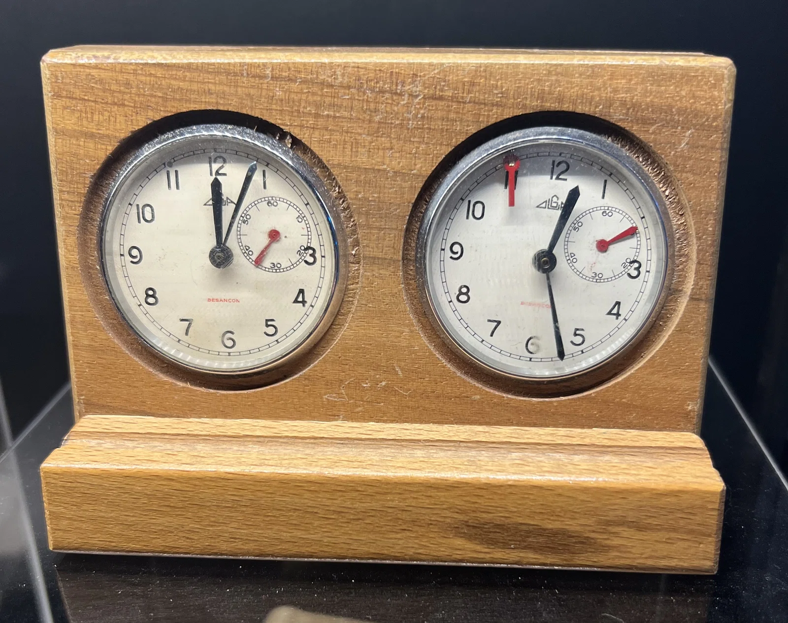 Besançon-linked clock with an unidentified LGA-style mark.