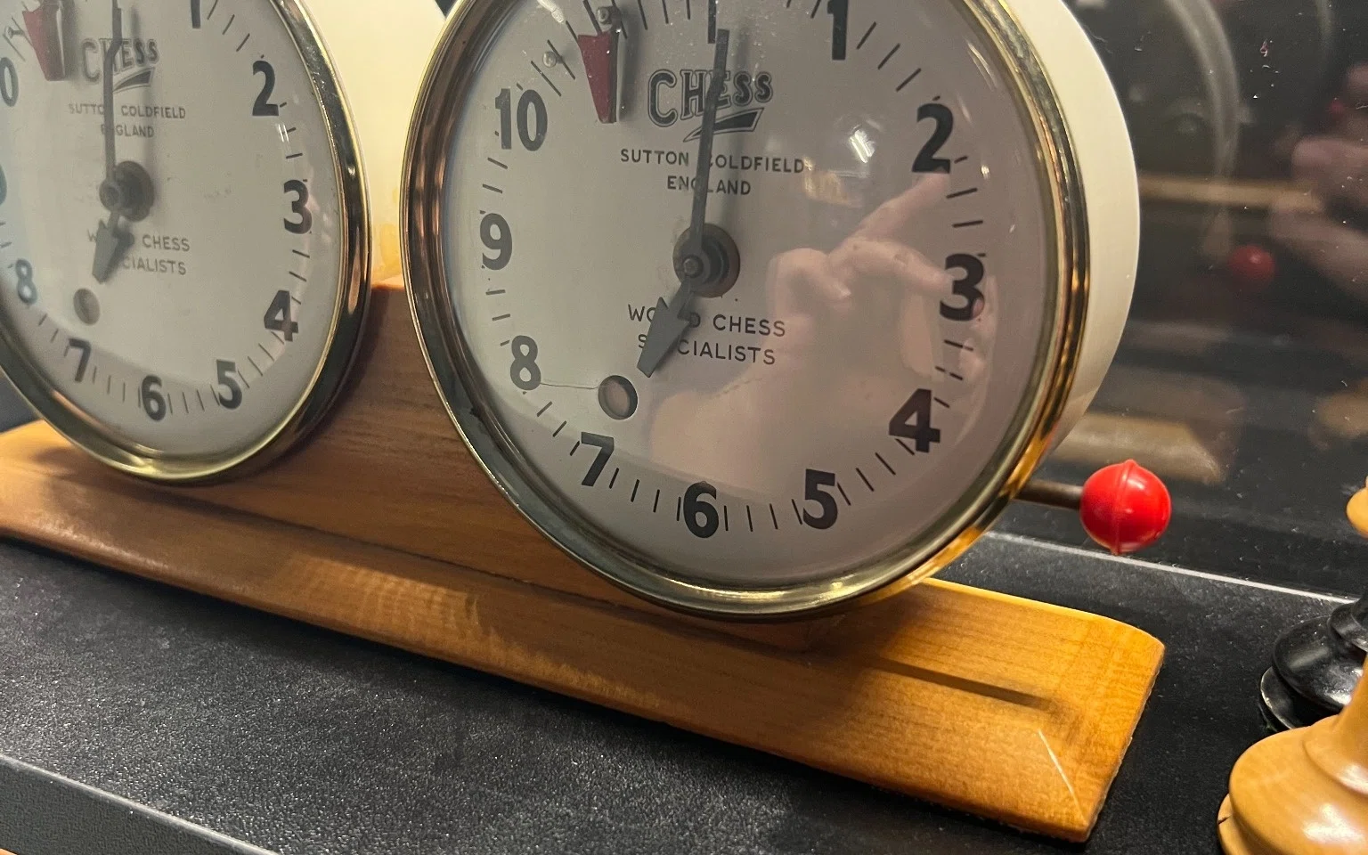 Button-Driven Sliding Bar